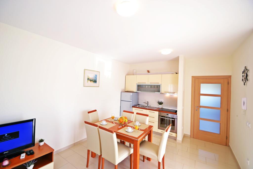 Apartments Ivana Sveti Filip i Jakov Exterior foto