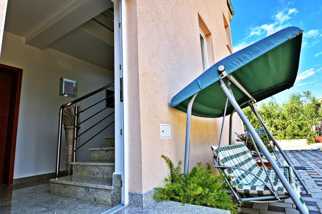 Apartments Ivana Sveti Filip i Jakov Exterior foto