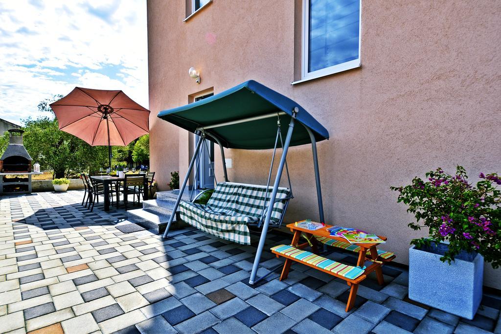Apartments Ivana Sveti Filip i Jakov Exterior foto