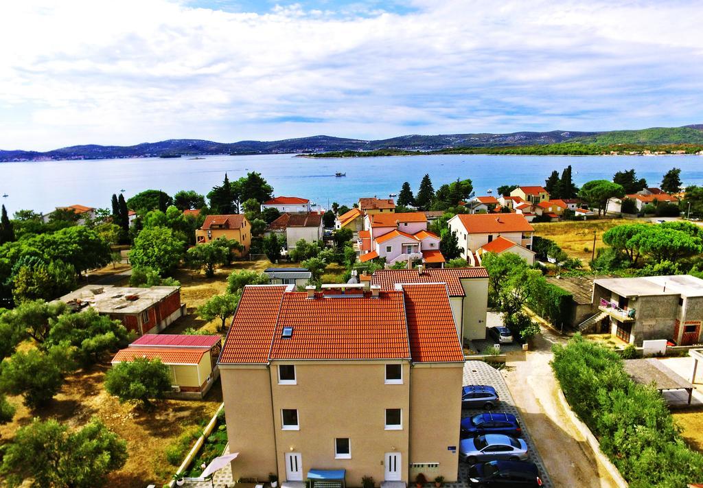 Apartments Ivana Sveti Filip i Jakov Exterior foto